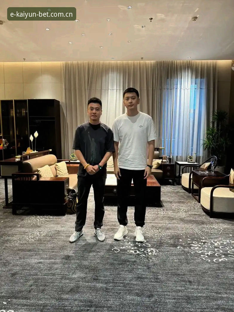 杨鸣说C罗压力越来越大，前锋集体开火到底意味着什么？